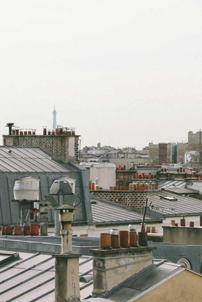 taxes frais achat Paris etranger