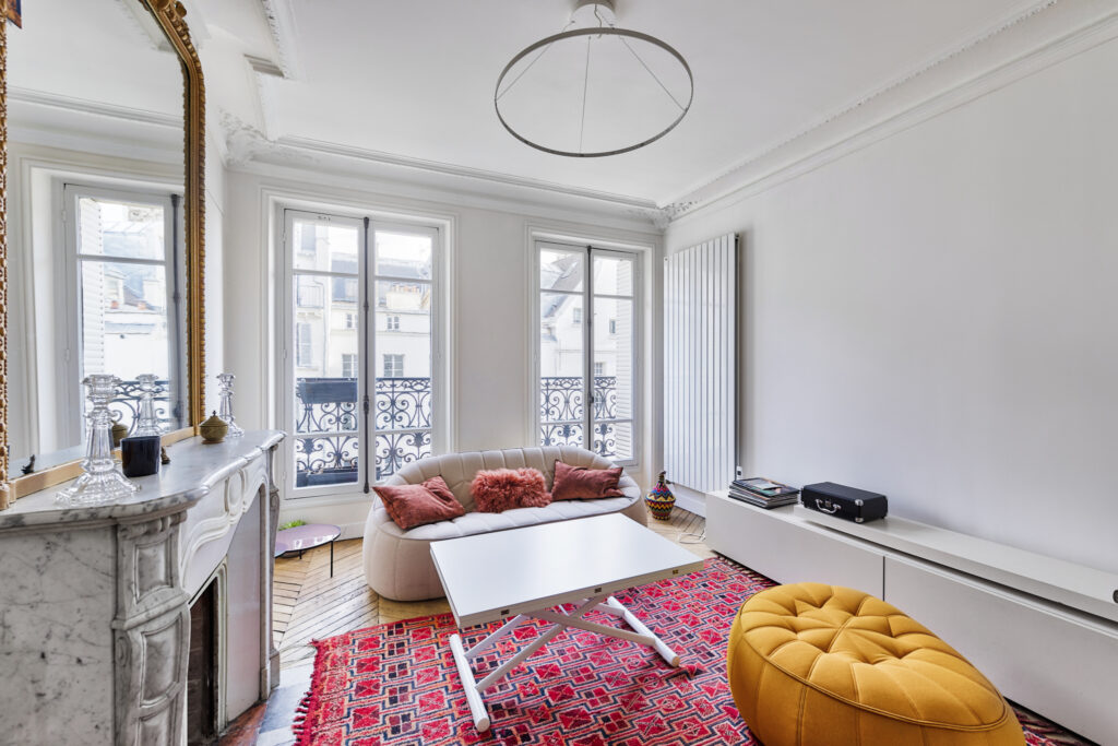 Marais Archives Balcony - Image 2