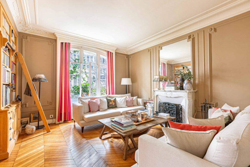 FAMILY APARTMENT WITH OLD-TIME CHARM - Image 3