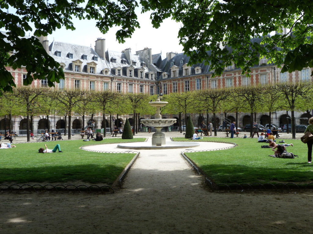 Place des Vosges Courtyard - Image 1