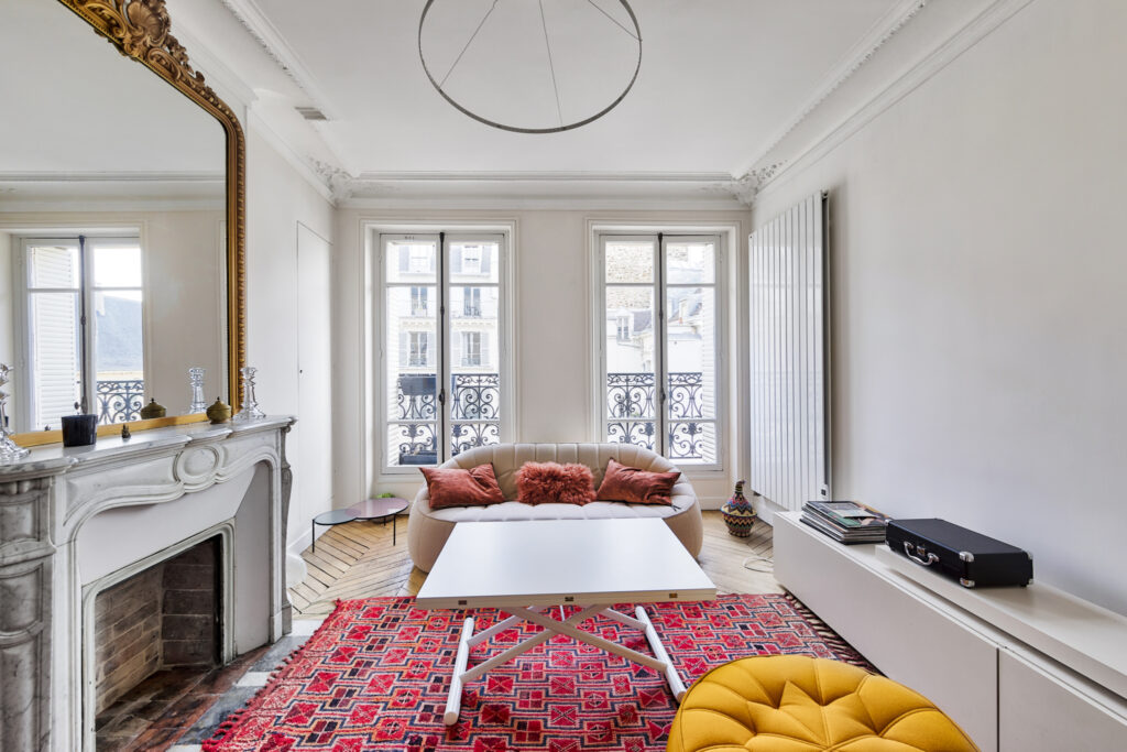 Marais Archives Balcony - Image 3