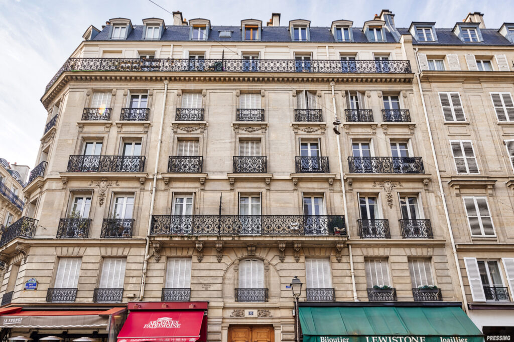 Marais Archives Balcony - Image 19