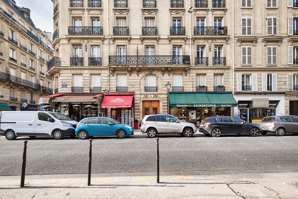 Marais Archives Balcony - Image 18