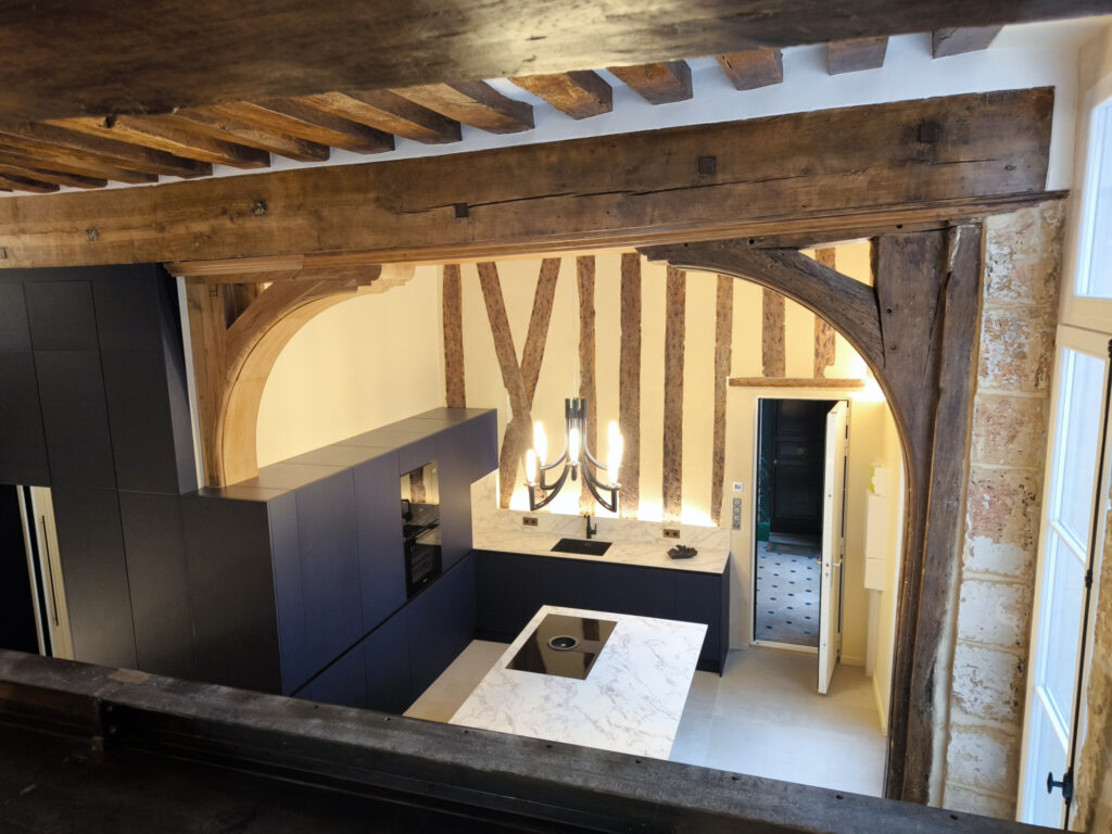 ILE SAINT LOUIS COURTYARD - Image 5
