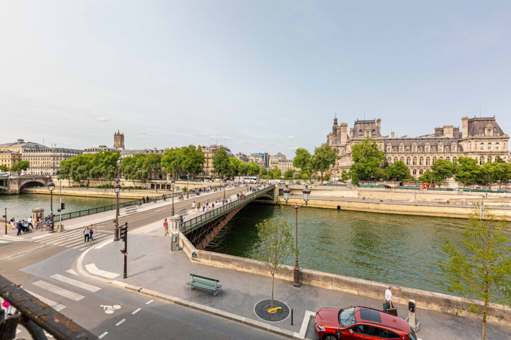 Quai aux fleurs Seine View - Image 17
