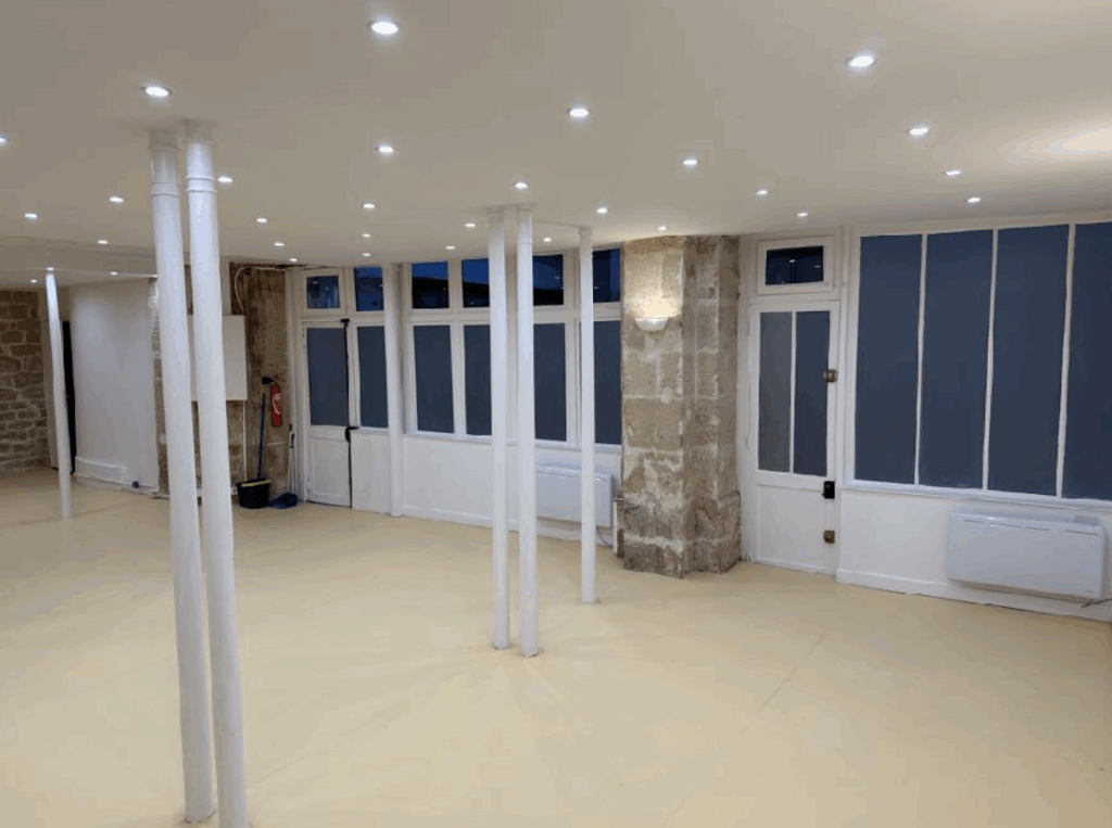 Au coeur du Marais, un espace à aménager. - Image 2