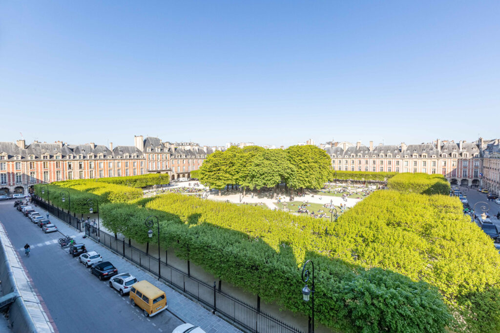 VENDU – Place des Vosges View - Image 14