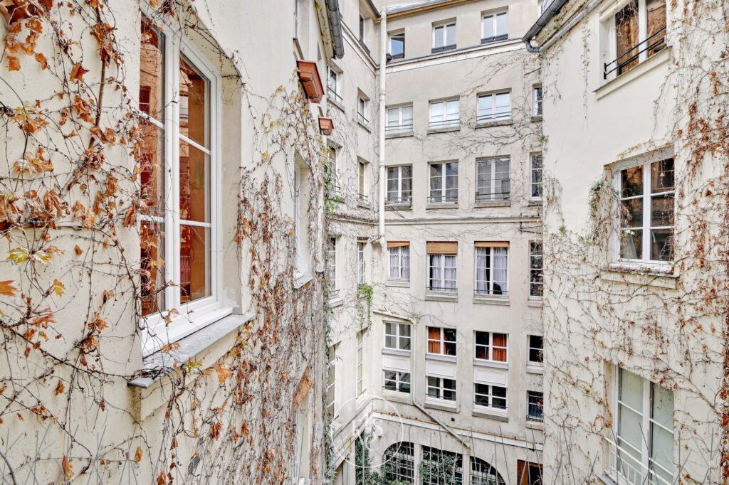 Marais — Enfants Rouges. Lignes claires, esprit brut. - Image 14