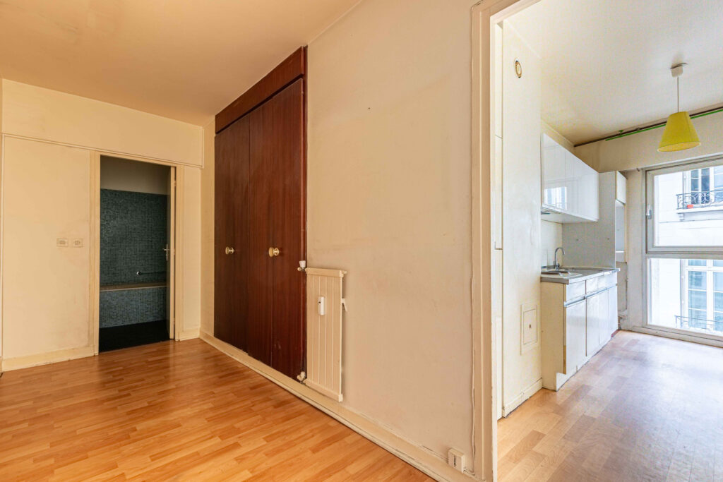 Grand studio à rénover à proximité de la Place des Vosges - Image 6