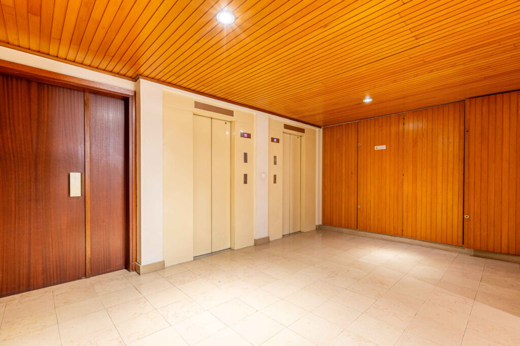 Grand studio à rénover à proximité de la Place des Vosges - Image 9