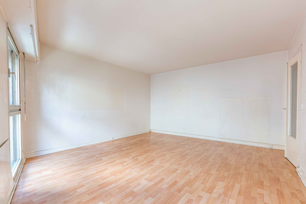 Grand studio à rénover à proximité de la Place des Vosges - Image 3