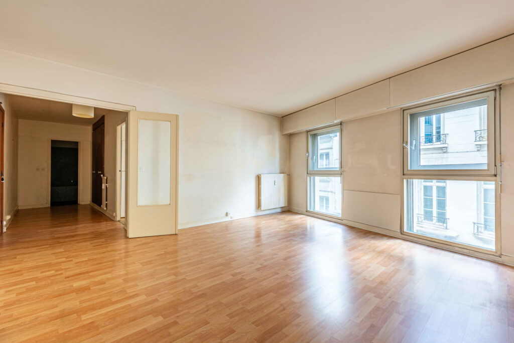 Grand studio à rénover à proximité de la Place des Vosges - Image 1