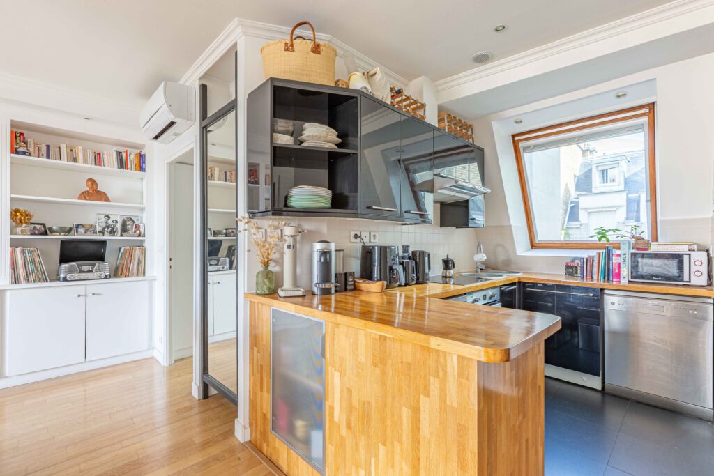 Champs de mars / Place Joffre Terrasse View - Image 7