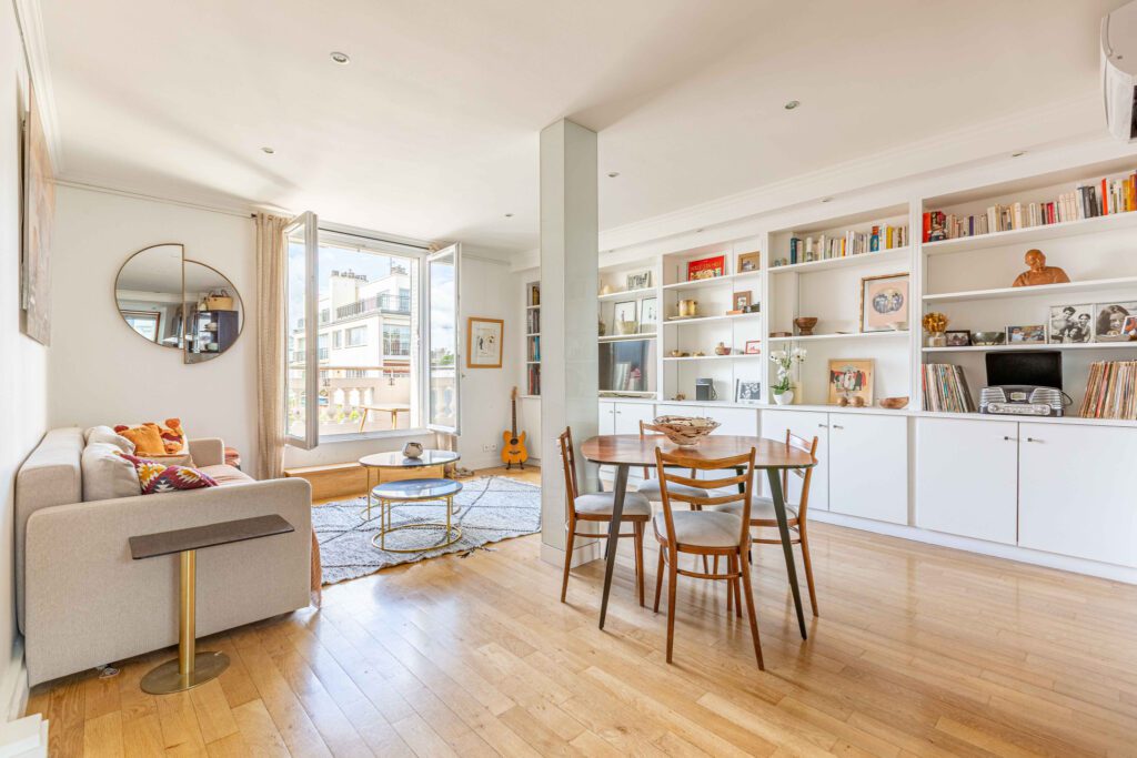 Champs de mars / Place Joffre Terrasse View - Image 3