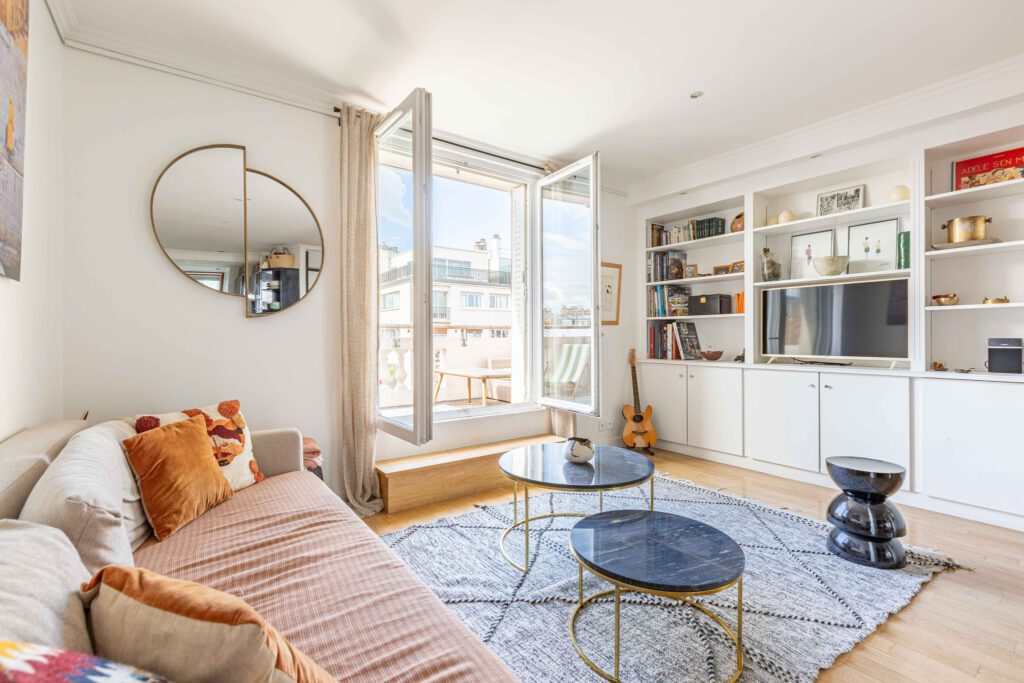 Champs de mars / Place Joffre Terrasse View - Image 2