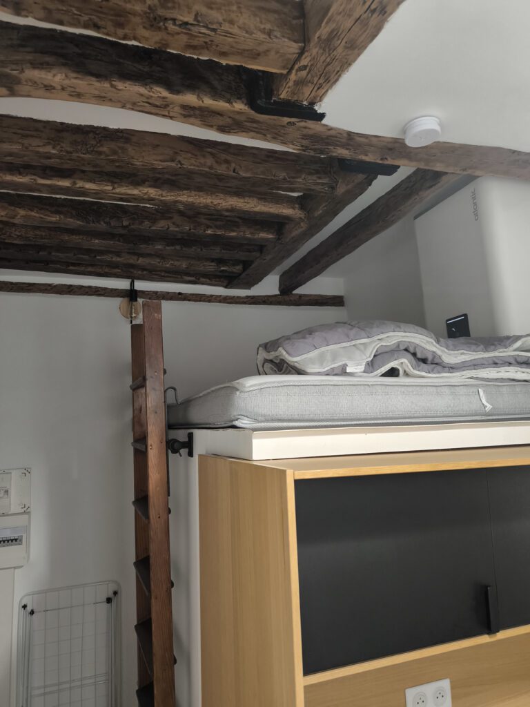 Studio à louer refait à neuf – Place du Marché Sainte Cather - Image 4