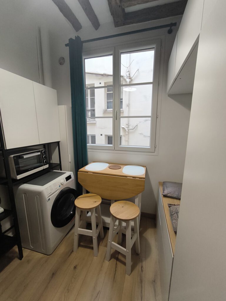 Studio à louer refait à neuf – Place du Marché Sainte Cather - Image 1