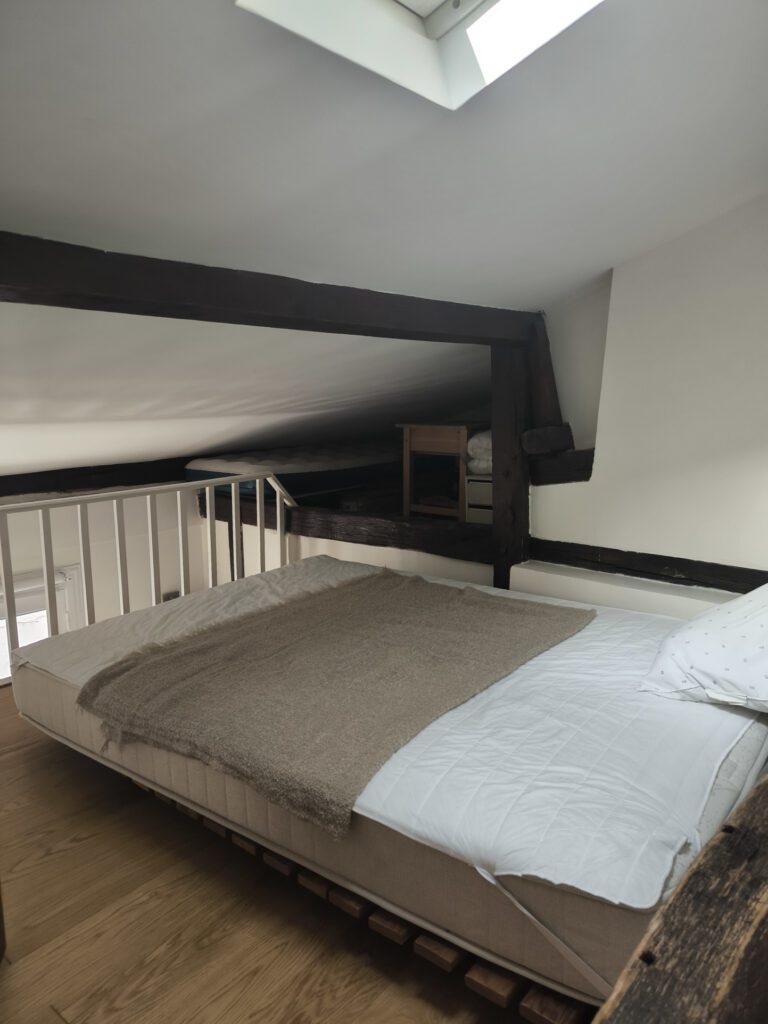 Studio location meublée Paris 4 - Image 7