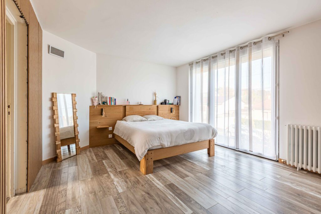 Maison Familiale avec jardin et terrasse - Image 12