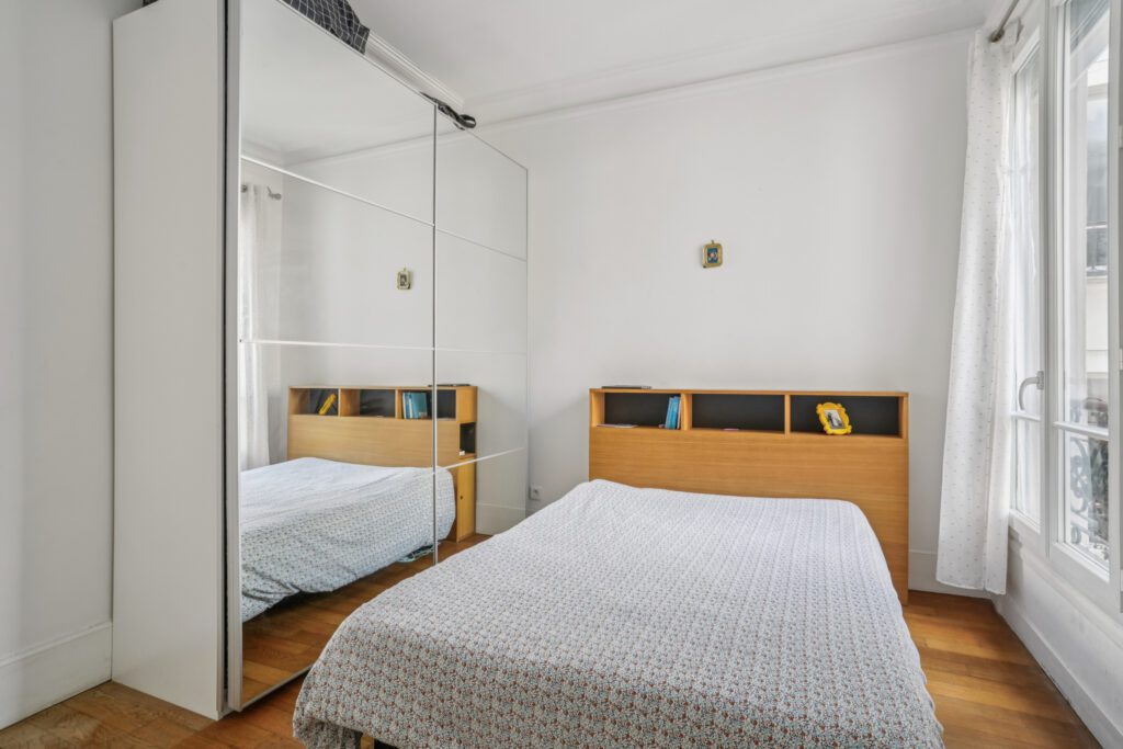 Damrémont Courtyard - Image 6