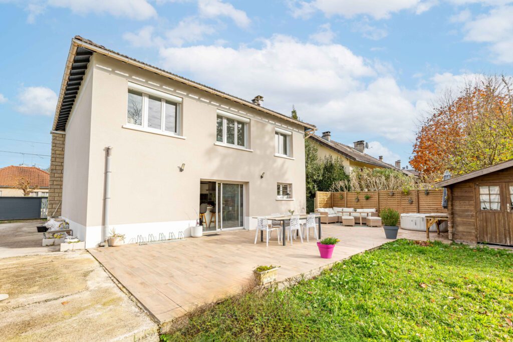 Maison Familiale avec jardin et terrasse - Image 1