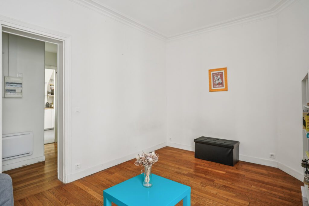 Damrémont Courtyard - Image 2