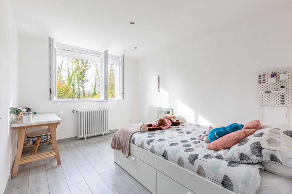 Maison Familiale avec jardin et terrasse - Image 9