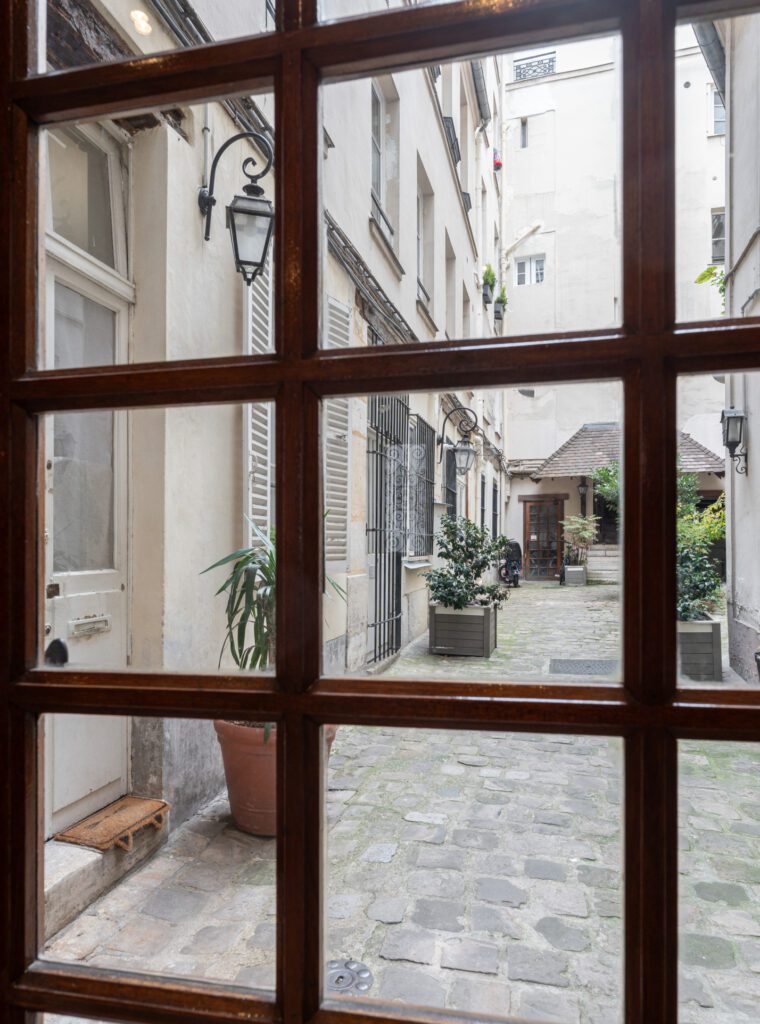 Archives / Blanc Manteaux - Image 14