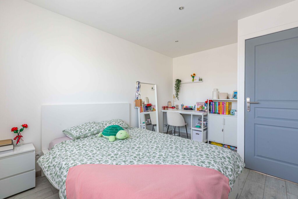 Maison Familiale avec jardin et terrasse - Image 10