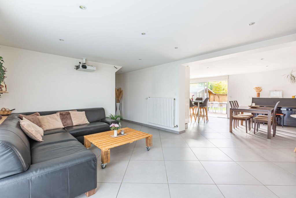 Maison Familiale avec jardin et terrasse - Image 4