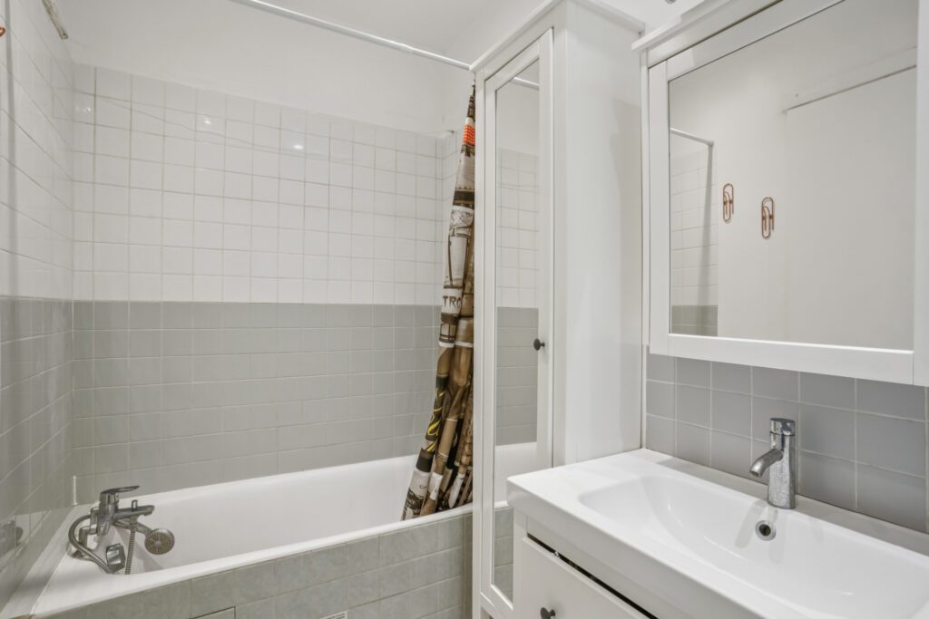 Damrémont Courtyard - Image 7