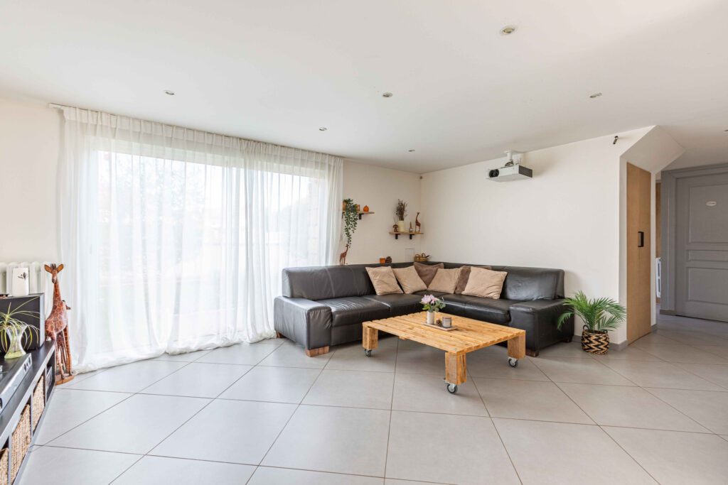 Maison Familiale avec jardin et terrasse - Image 2