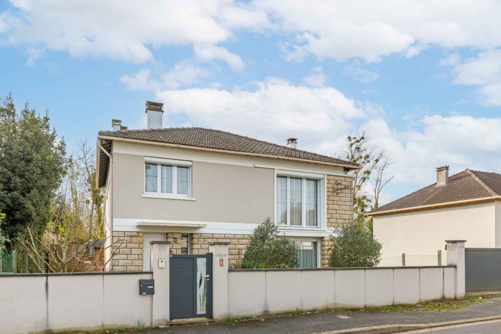 Maison Familiale avec jardin et terrasse - Image 17
